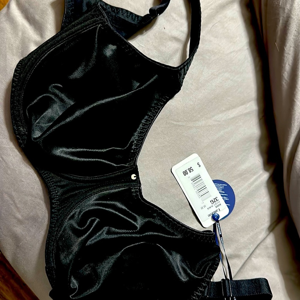 Fantasies Aura black bra. Love this style as it converts to racerback.